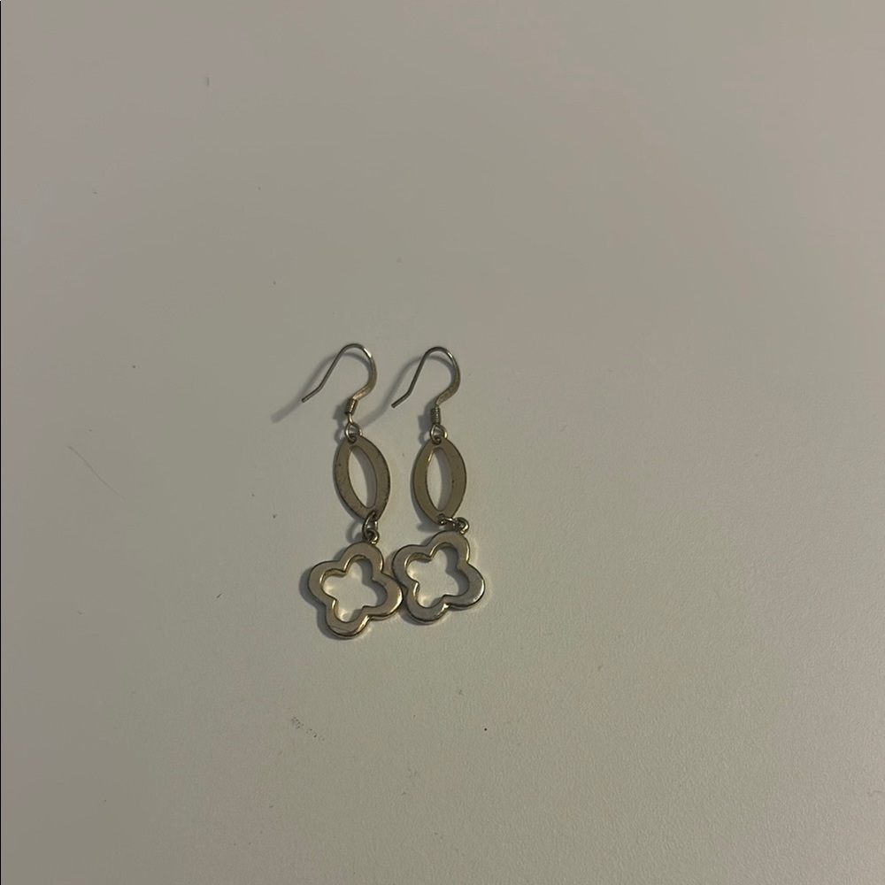 Elegant silver and Cream Earrings